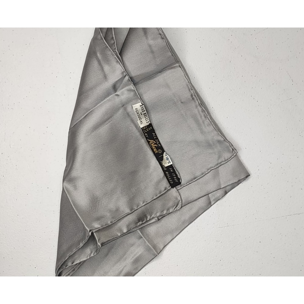 Vintage Ashear Silver Light Gray Grey 100% Silk Hand Rolled Pocket Square Italy